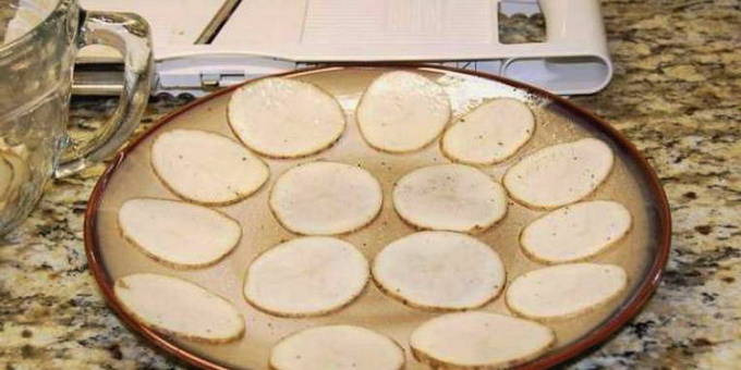 Картофельные чипсы в домашних условиях – 8 рецептов приготовления с пошаговыми фото