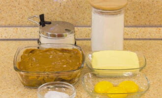 Как приготовить песочный торт в домашних условиях? Подготовим необходимые продукты по списку.