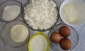 Для ускорения процесса, продукты по списку, выкладываем на рабочую поверхность.