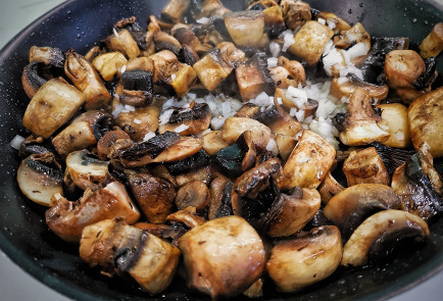 Салат с курицей, ананасом и грибами — 8 пошаговых рецептов