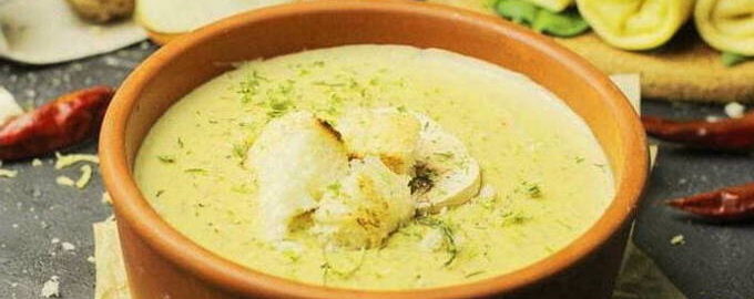 Рецепт: Сырный суп - с курицей, грибами и сухариками