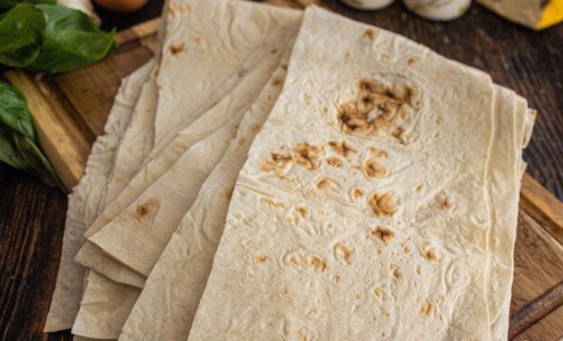 Конвертики из лаваша — 10 рецептов на сковороде с разными начинками