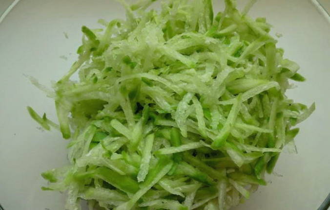 Салат из зеленой редьки — 5 простых и вкусных рецептов