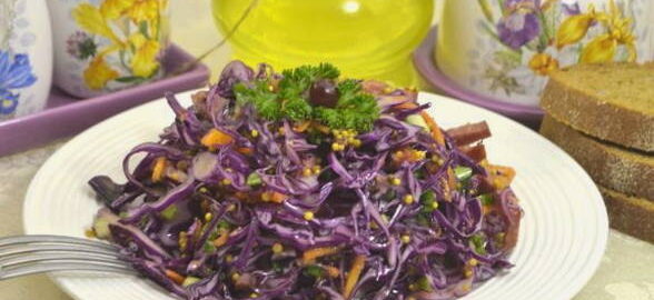 Салат с красной капустой и кукурузой | Рецепты из капусты