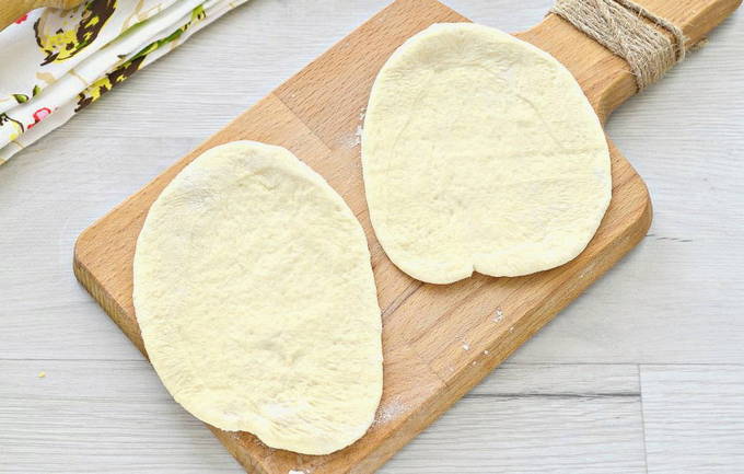 Сосиски в тесте на сковороде — 8 быстрых рецептов в домашних условиях