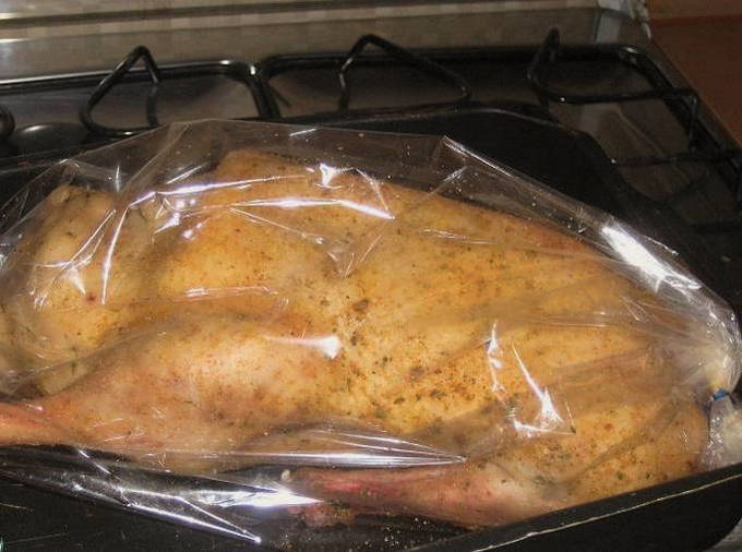 Утка с гречкой в духовке — 4 пошаговых рецепта приготовления