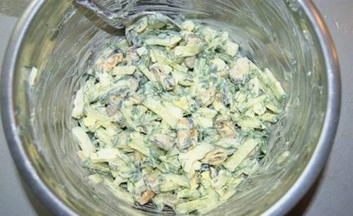 Салат с мидиями – 10 вкусных рецептов в домашних условиях