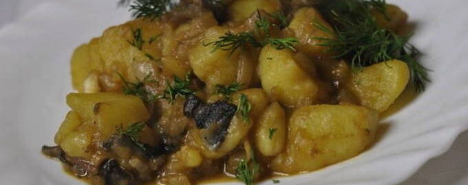 Тушеная картошка с грибами - 6 пошаговых рецептов приготовления