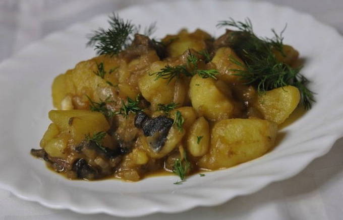Тушеная картошка с грибами - 6 пошаговых рецептов приготовления