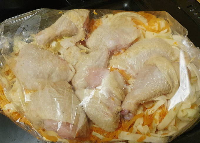 Курица запеченная целиком в рукаве в духовке - 7 вкусных рецептов