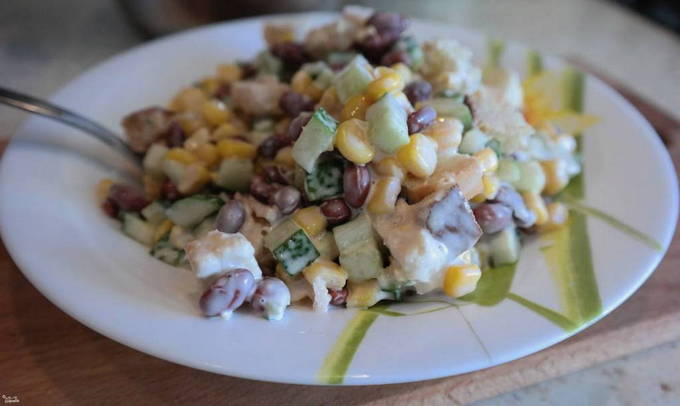 Салат с курицей и фасолью – 10 вкусных рецептов