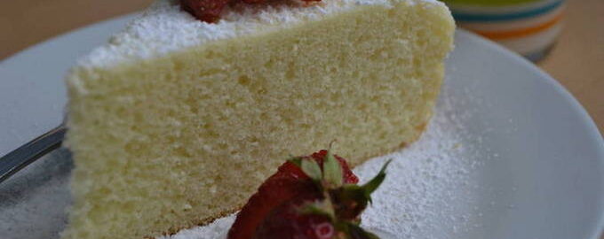 Торт из песочно-дрожжевого теста со сливочным кремом