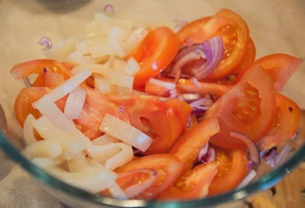Салат с креветками и кальмарами — 10 самых вкусных рецептов