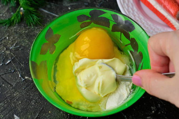 Крабовые палочки в кляре — 8 простых рецептов на сковороде
