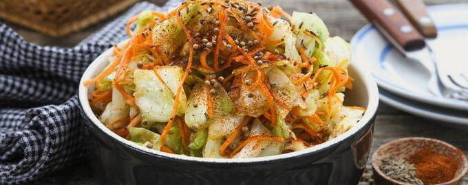 10 рецептов хрустящей маринованной капусты, в том числе на зиму