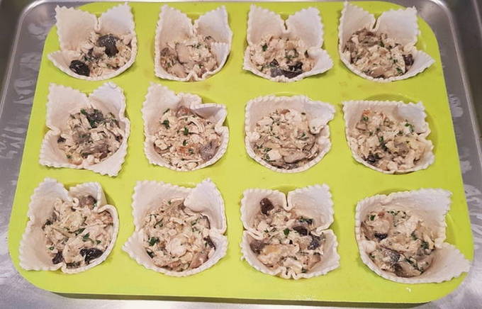 Тарталетки с курицей и грибами – 6 пошаговых рецептов в духовке