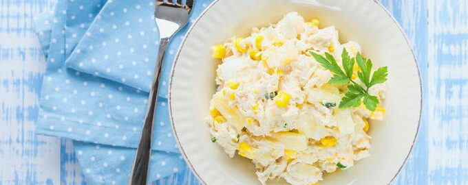 Салат с курицей, ананасом, кукурузой и сыром — 5 пошаговых рецептов