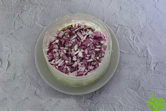 Салаты со шпротами — 10 очень вкусных рецептов
