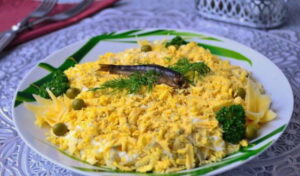 Салаты со шпротами - 10 простых и вкусных рецептов приготовления с ...