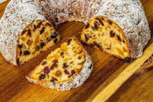 Кекс с изюмом – 10 рецептов в духовке с пошаговыми фото