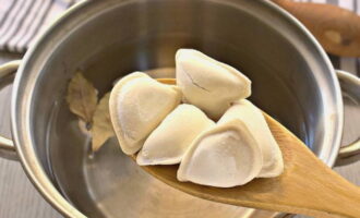 Пельмени, запеченные в горшочках в духовке — лучшие рецепты