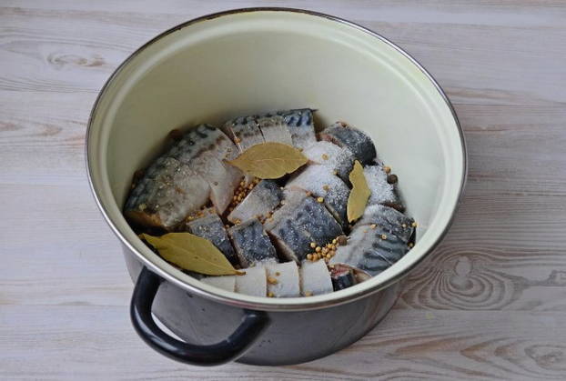 Домашние рыбные консервы — 10 пошаговых рецептов