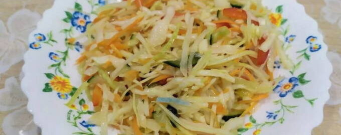 Салат-щетка из капусты, свеклы и моркови