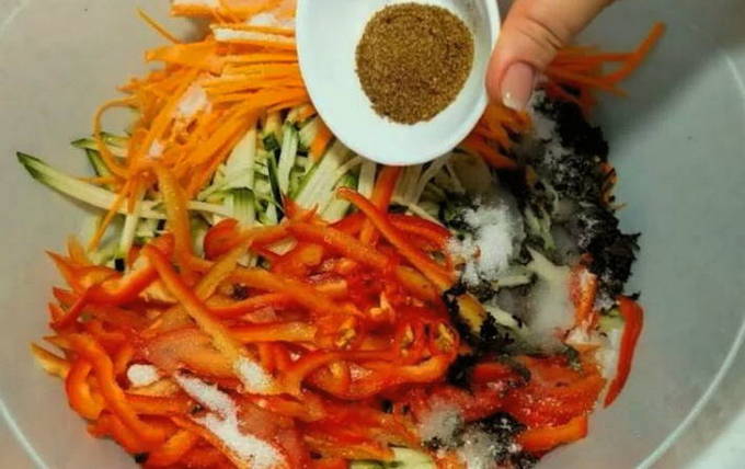 Кабачки по-корейски на зиму — 10 самых вкусных рецептов