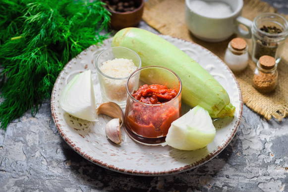 Салат с рисом на зиму — 10 вкусных и простых рецептов
