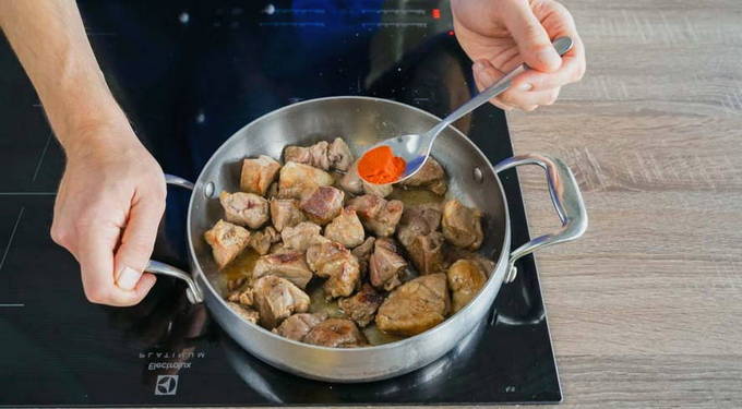 Сколько готовить свинину в духовке (на противне, в фольге, рукаве)?