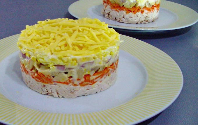 Салат с маринованными грибами — 10 вкусных рецептов