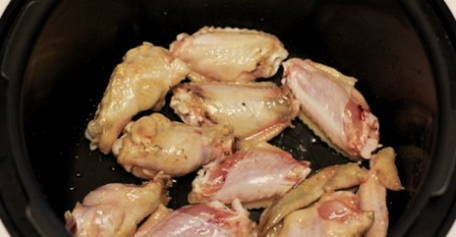 Рассольник с курицей, перловкой и огурцами — 5 рецептов