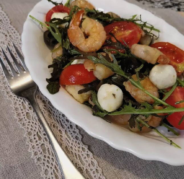 Салат с креветками и рукколой — 8 рецептов приготовления