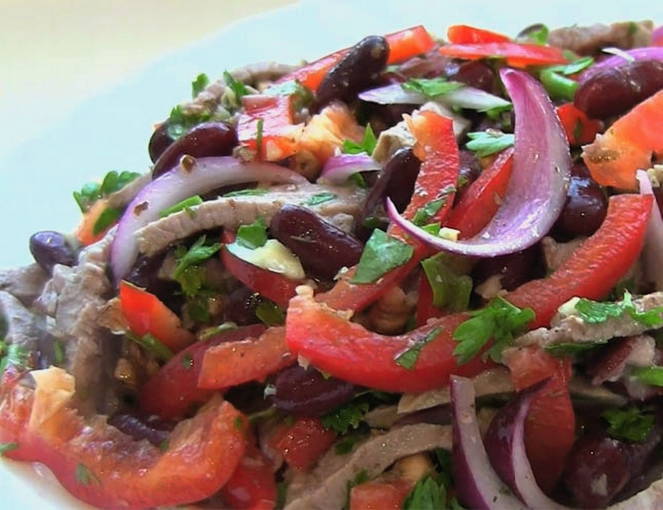 Мясные салаты — 10 простых и вкусных рецептов