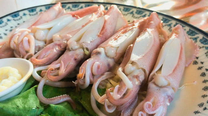 Румяные кальмары, жаренные с луком на сковороде – пошаговый рецепт приготовления с фото
