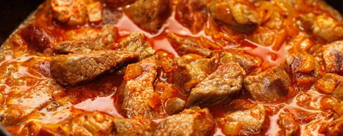 Гуляш из свинины с картошкой в мультиварке - рецепт приготовления с пошаговыми фото