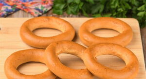 Сухарики в духовке – 10 вкусных рецептов приготовления с пошаговыми фото