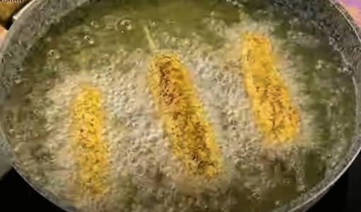 Сосиски в кляре на сковороде