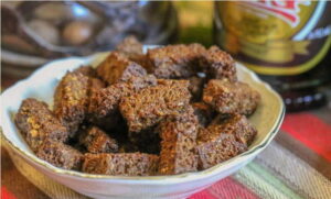 Сухарики в духовке – 10 вкусных рецептов приготовления с пошаговыми фото