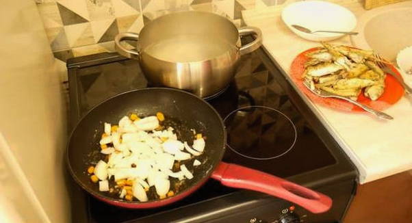 Жареная корюшка на сковороде — 7 вкусных рецептов