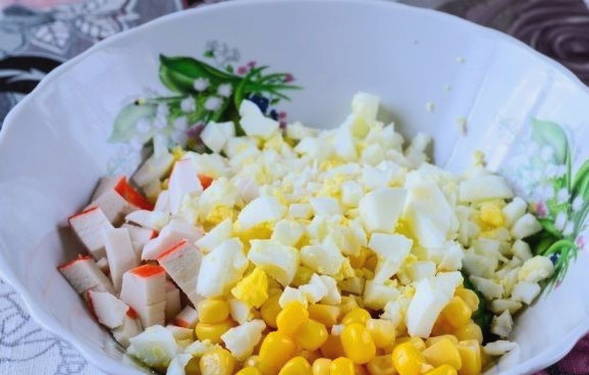 Сытные салаты — 10 вкусных и простых рецептов
