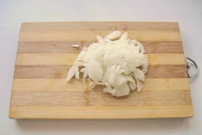 Жареная картошка с вешенками на сковороде