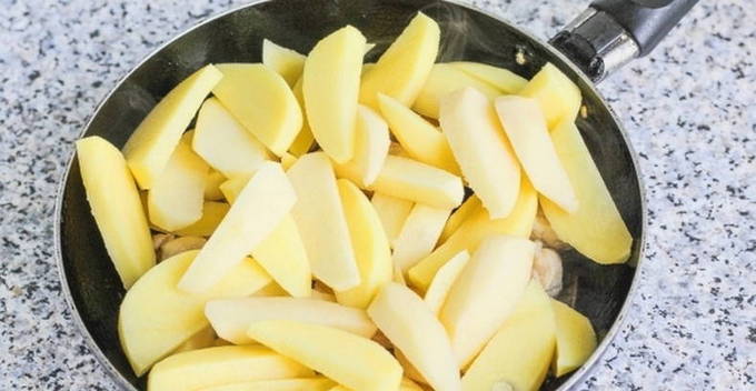 Жареная картошка с мясом — 8 вкусных рецептов