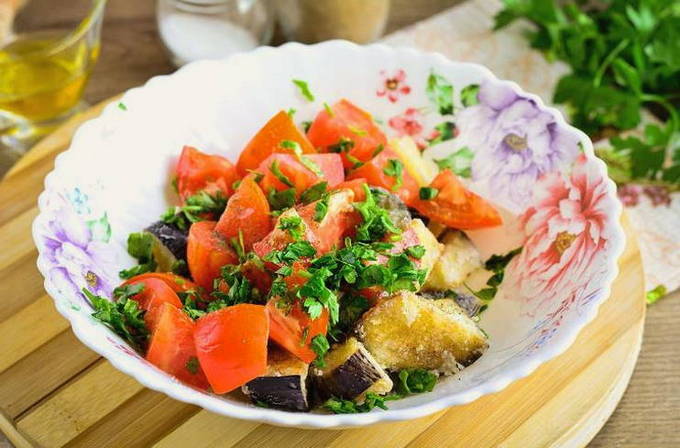 Рецепт хрустящих карамелизированных баклажанов и подробный рецепт теплого салата с хрустящими баклажанами 🍆 и помидорами 🍅
