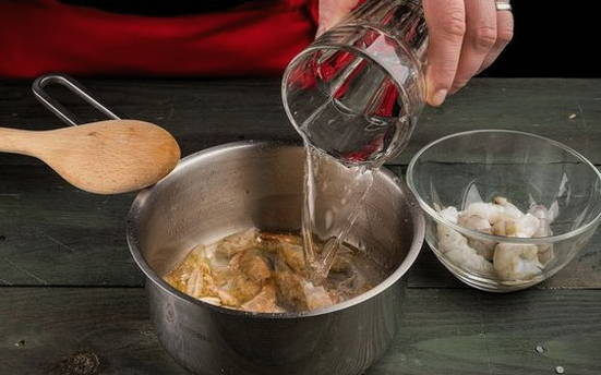 Рис с морепродуктами — 8 рецептов на сковороде
