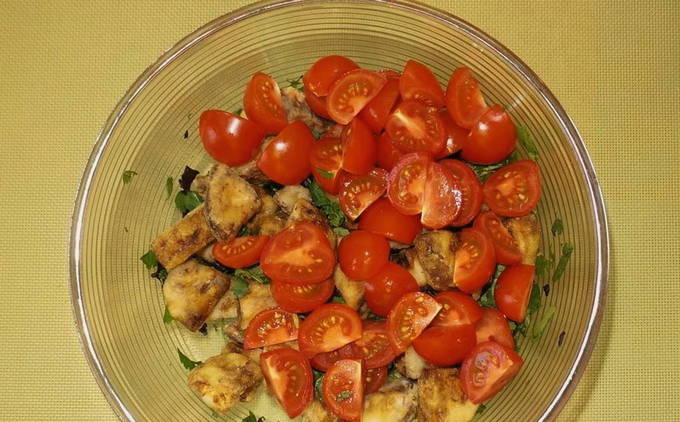 Салат с хрустящими баклажанами