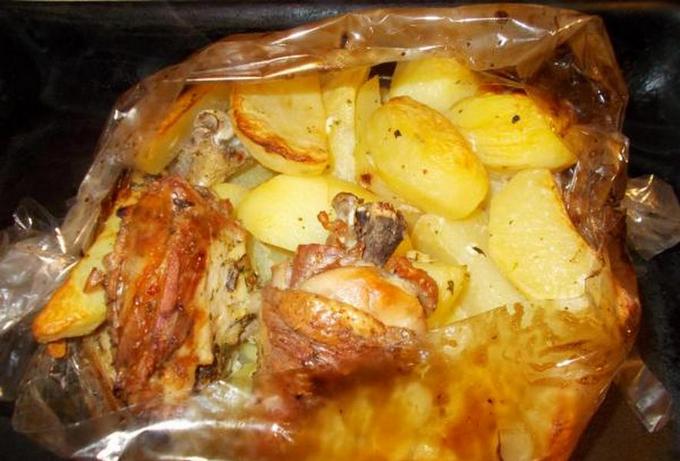Картошка в рукаве в духовке — 10 вкусных рецептов