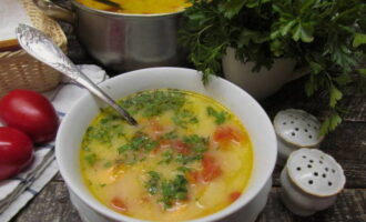Нарядный суп разливаем по порциям, по желанию украшаем рубленой зеленью и приступаем к трапезе. Приятного аппетита!