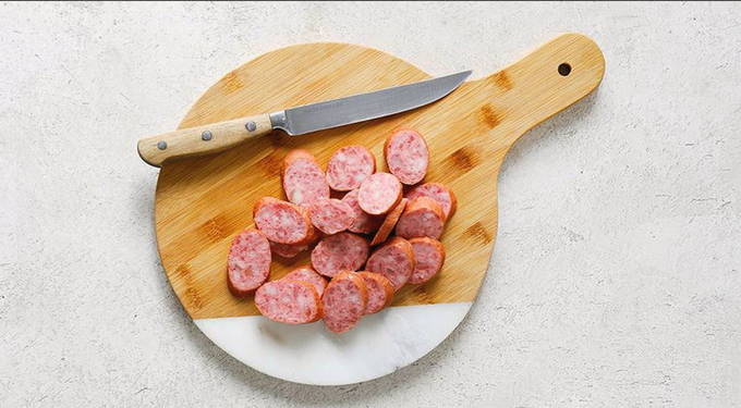 Омлет с колбасой — 8 рецептов на сковороде