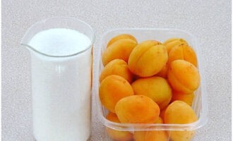Чтобы заготовить абрикосы в собственном соку на зиму, подготовим необходимые продукты из списка.
